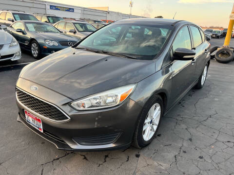 2015 Ford Focus SE FWD photo