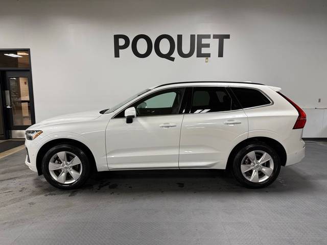2022 Volvo XC60 Momentum AWD photo