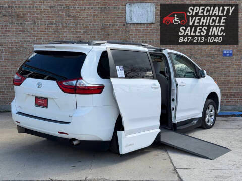 2017 Toyota Sienna LE Mobility FWD photo