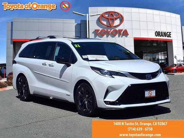 2021 Toyota Sienna XSE FWD photo