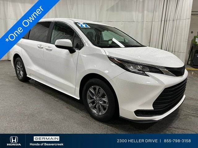 2022 Toyota Sienna LE FWD photo