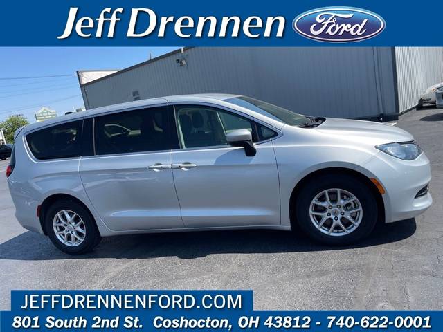 2023 Chrysler Voyager LX FWD photo