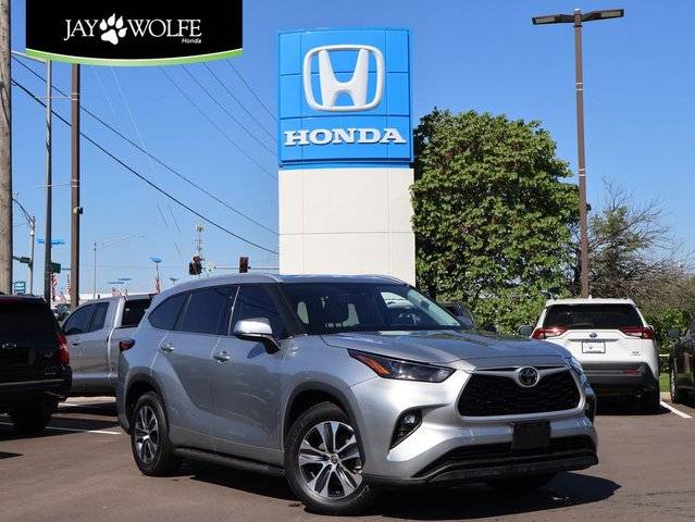 2022 Toyota Highlander XLE FWD photo