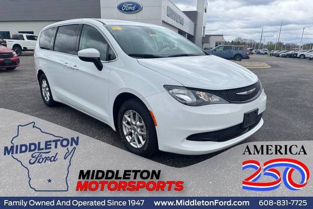 2023 Chrysler Voyager LX FWD photo