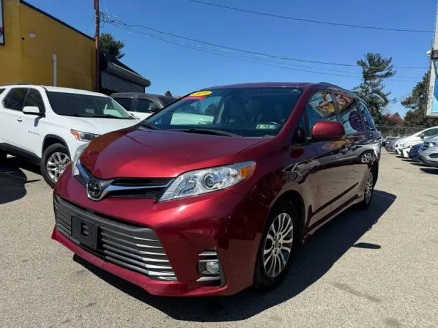 2019 Toyota Sienna Limited Premium FWD photo