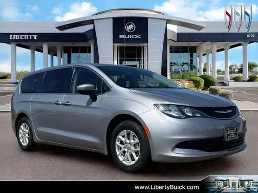 2020 Chrysler Voyager LX FWD photo