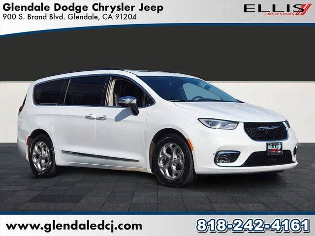2023 Chrysler Pacifica Minivan Limited FWD photo