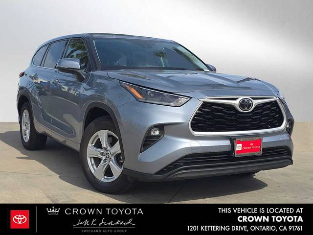 2021 Toyota Highlander LE FWD photo