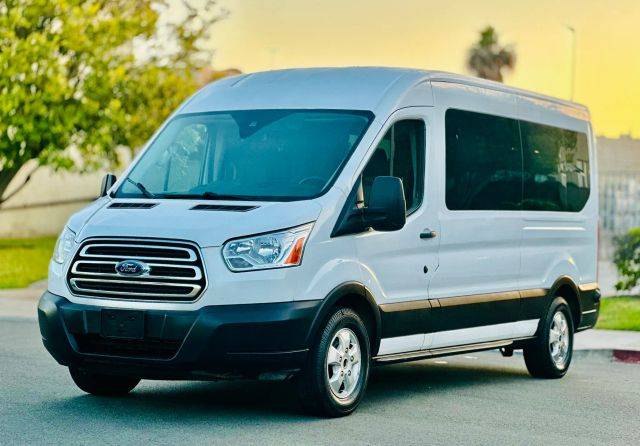 2019 Ford Transit Passenger Wagon XLT RWD photo
