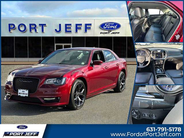 2023 Chrysler 300 Touring L RWD photo