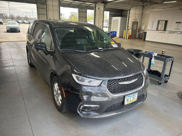 2023 Chrysler Pacifica Minivan Touring L FWD photo