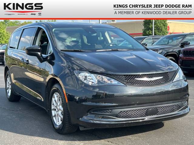 2023 Chrysler Voyager LX FWD photo