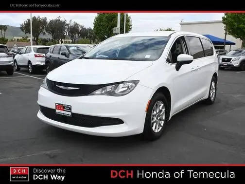 2022 Chrysler Voyager LX FWD photo