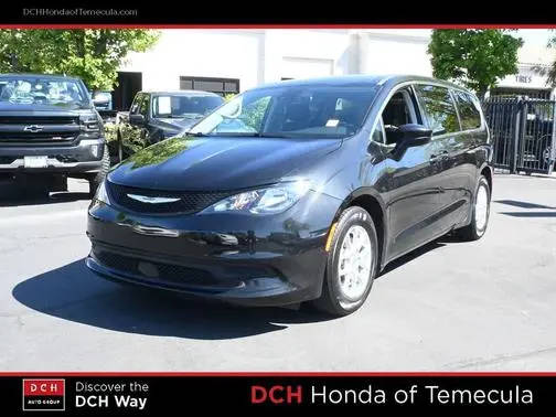 2023 Chrysler Voyager LX FWD photo