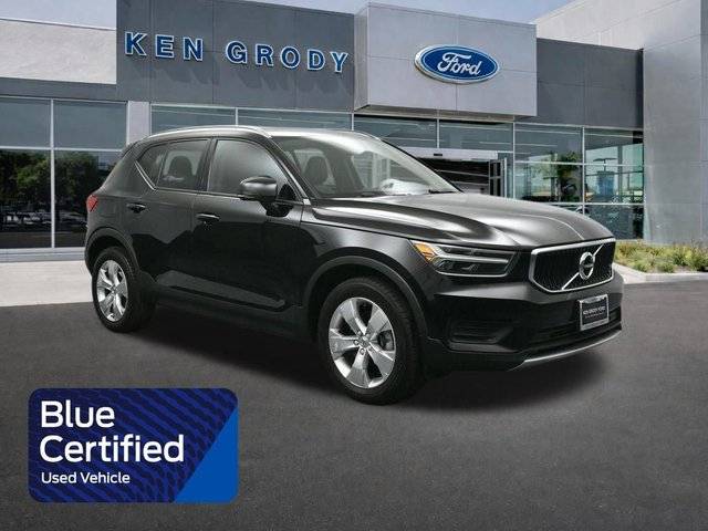 2022 Volvo XC40 Momentum AWD photo