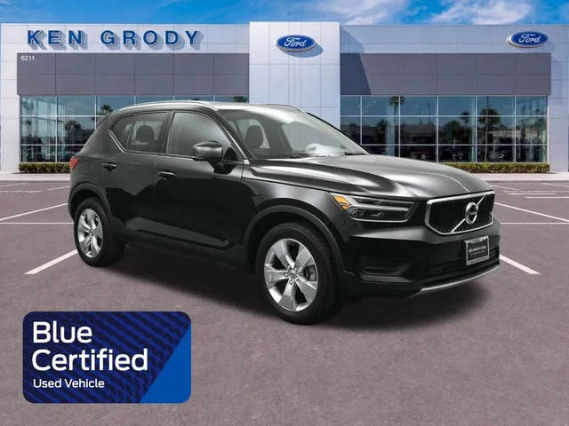 2022 Volvo XC40 Momentum AWD photo