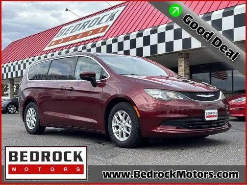 2017 Chrysler Pacifica Minivan Touring FWD photo