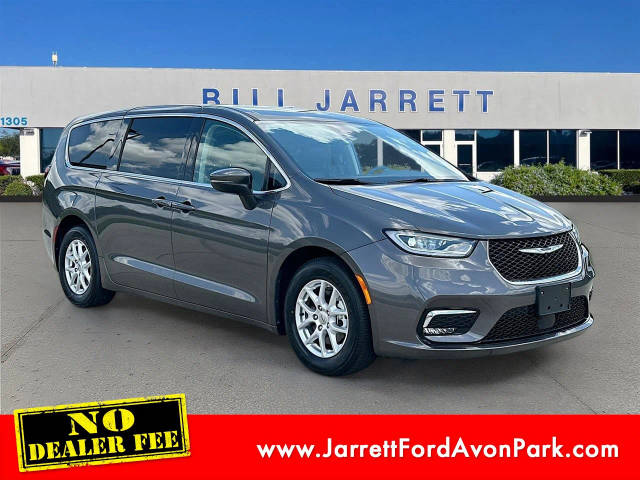 2023 Chrysler Pacifica Minivan Touring L FWD photo