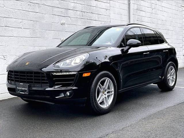 2017 Porsche Macan  AWD photo