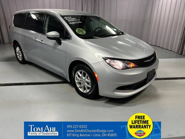 2023 Chrysler Voyager LX FWD photo