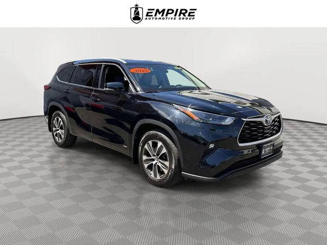 2022 Toyota Highlander Hybrid XLE AWD photo