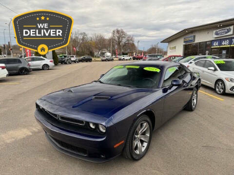 2015 Dodge Challenger SXT RWD photo