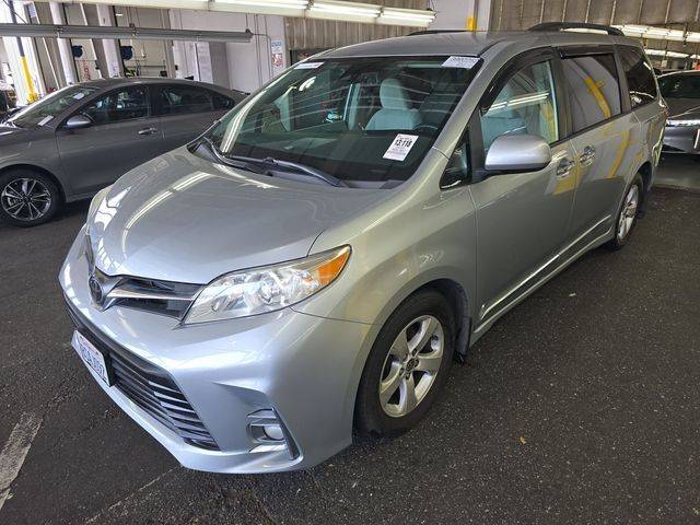2020 Toyota Sienna LE FWD photo