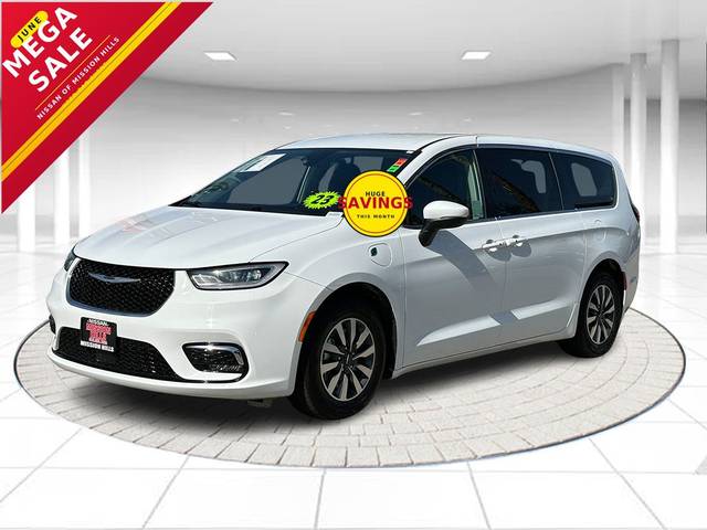 2023 Chrysler Pacifica Minivan Hybrid Touring L FWD photo
