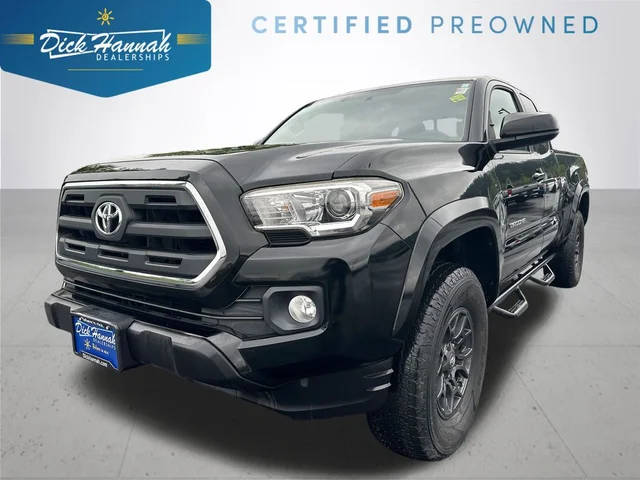 2017 Toyota Tacoma SR5 4WD photo