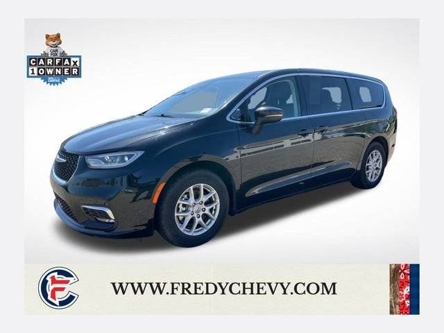 2023 Chrysler Pacifica Minivan Touring L FWD photo