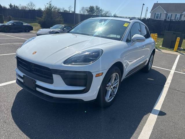 2023 Porsche Macan  AWD photo