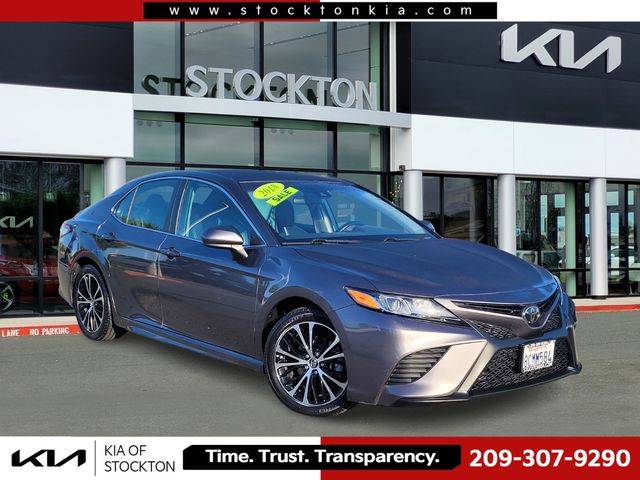 2018 Toyota Camry SE FWD photo