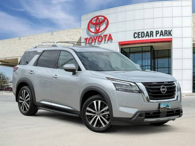 2023 Nissan Pathfinder Platinum FWD photo