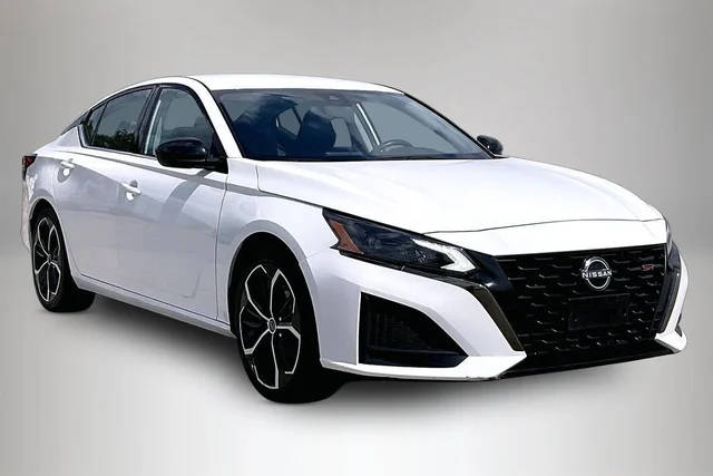 2023 Nissan Altima 2.5 SR FWD photo