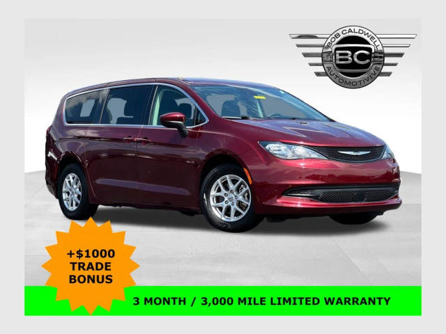 2023 Chrysler Voyager LX FWD photo