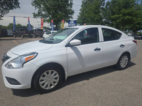 2018 Nissan Versa S Plus FWD photo