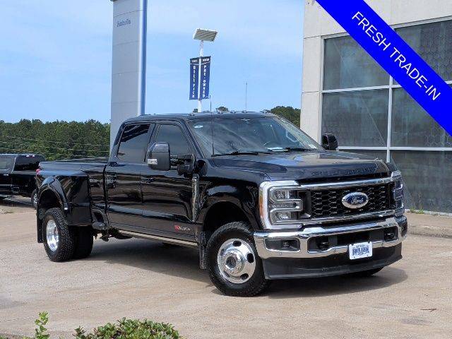 2023 Ford F-350 Super Duty LARIAT 4WD photo