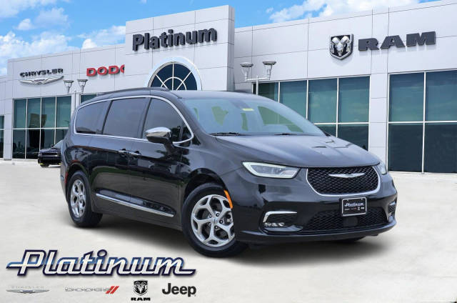 2023 Chrysler Pacifica Minivan Limited FWD photo