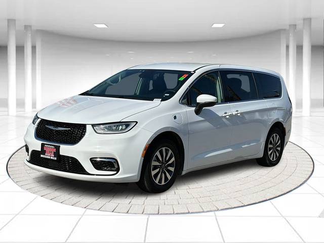 2023 Chrysler Pacifica Minivan Hybrid Touring L FWD photo