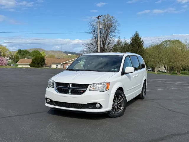 2017 Dodge Grand Caravan SXT FWD photo