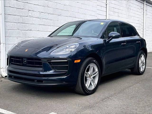 2023 Porsche Macan  AWD photo