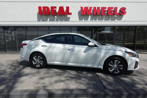 2023 Nissan  S AWD photo
