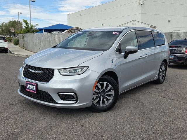 2023 Chrysler Pacifica Minivan Hybrid Touring L FWD photo