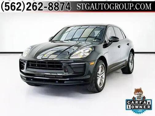 2022 Porsche Macan AWD photo