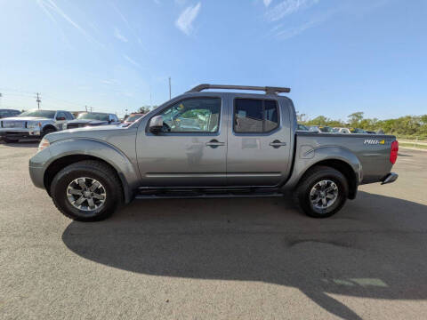 2016 Nissan Frontier PRO-4X 4WD photo