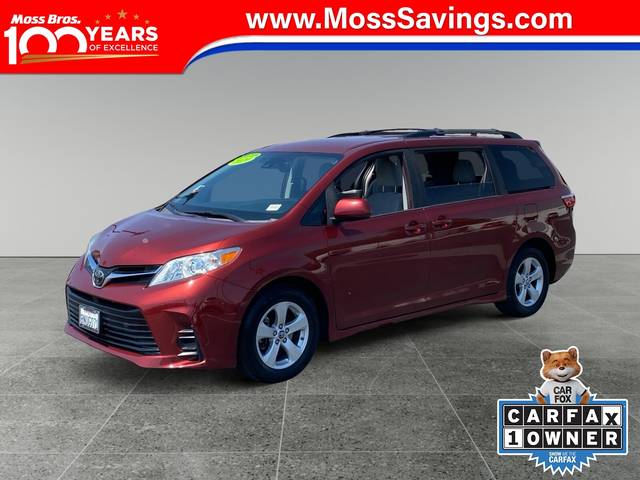 2020 Toyota Sienna LE FWD photo