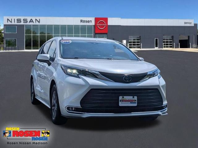 2023 Toyota Sienna XLE FWD photo