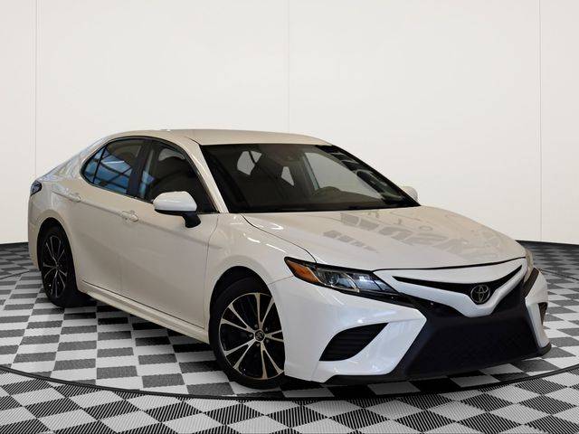 2020 Toyota Camry SE FWD photo