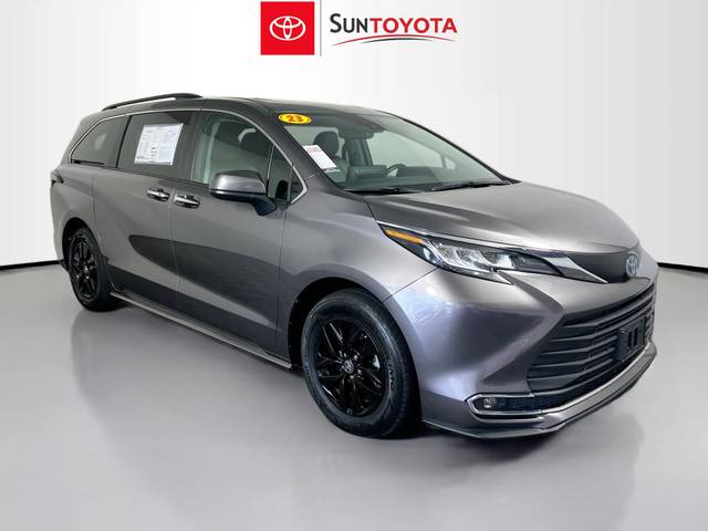 2023 Toyota Sienna XLE FWD photo