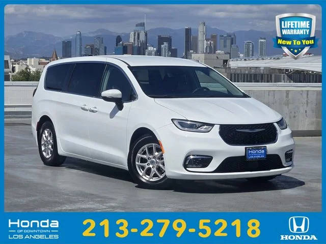 2023 Chrysler Pacifica Minivan Touring L FWD photo